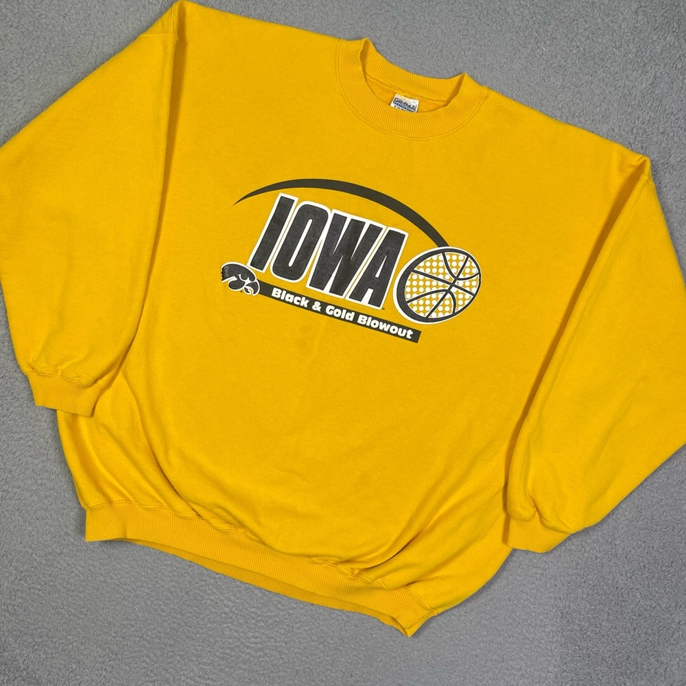 Vintage Iowa Hawkeyes sweatshirt